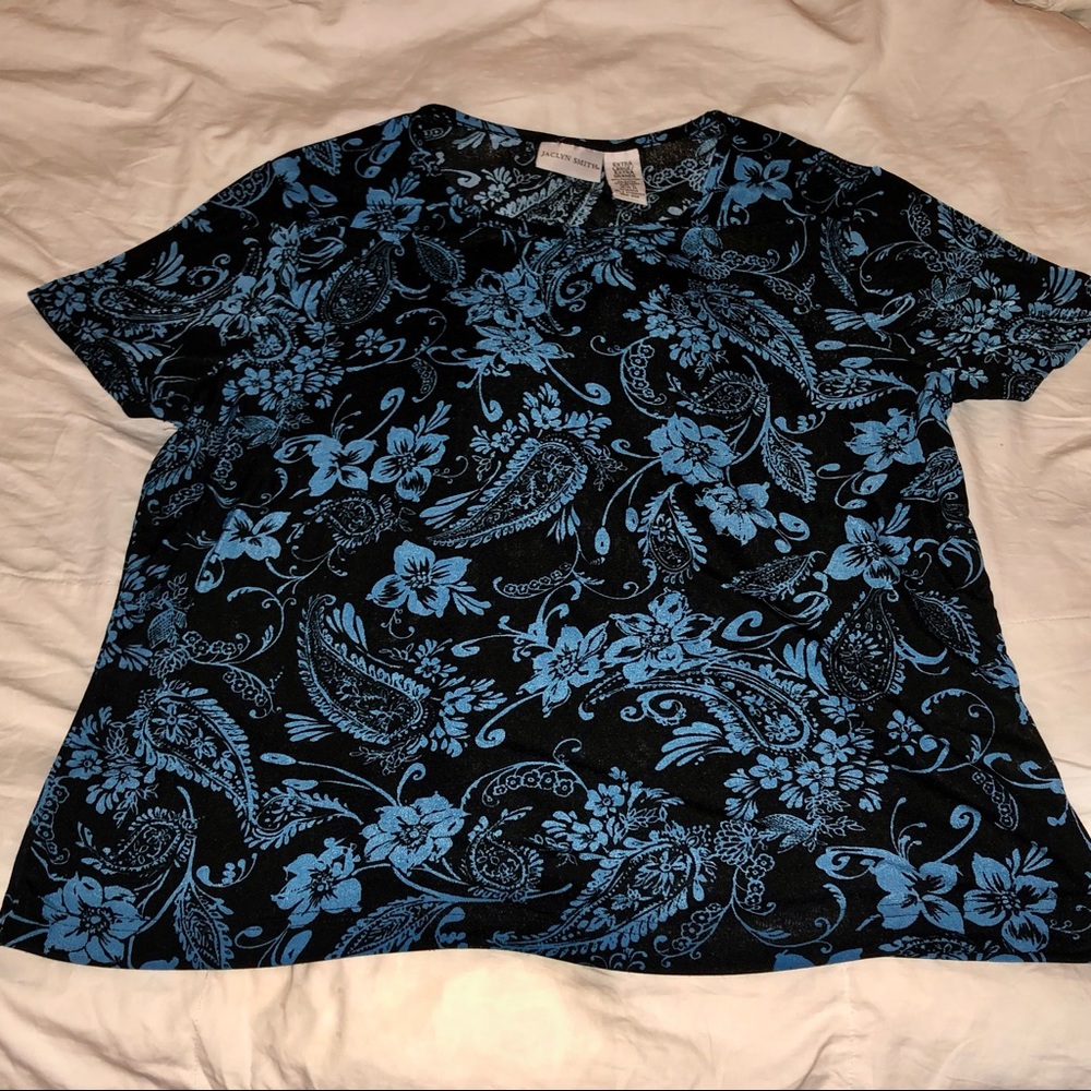 Blue floral blouse 💙